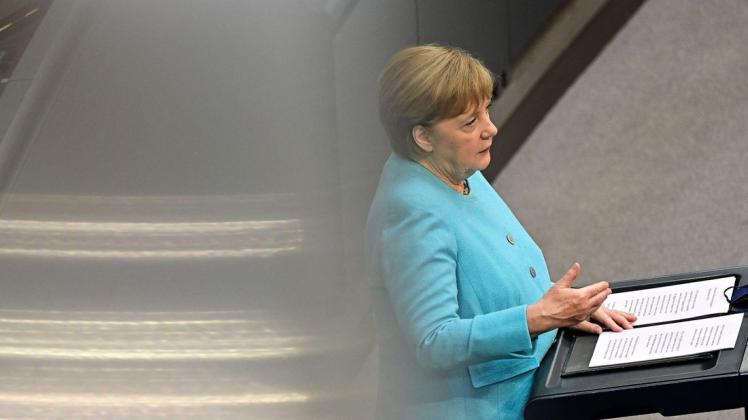 Auch bei ihrer voraussichtlich letzten Regierungserklärung im Bundestag bleibt Angela Merkel bei ihrem Stil. Haarklein erklärt sie die Details der internationalen Impfstoffbeschaffung.