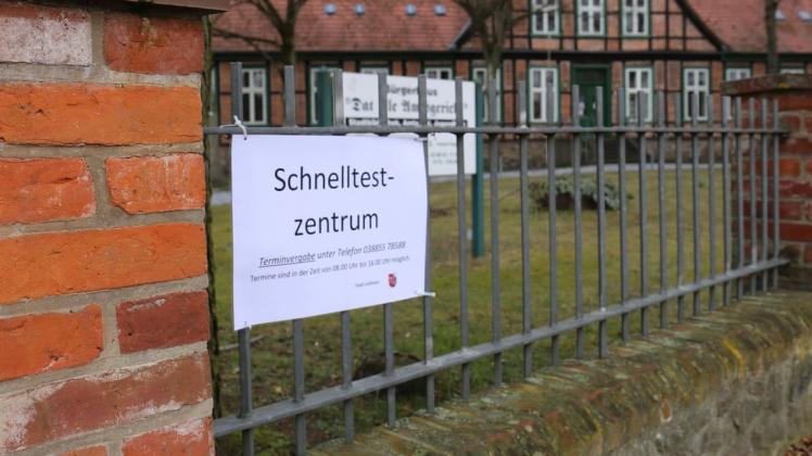 Das Schnelltestzentrum in Lübtheen ist ab Sonnabend, 26. Juni, geschlossen. Die Einwohner der Lindenstadt können allerdings bei der Stadtverwaltung Termine für einen Corona-Test machen.