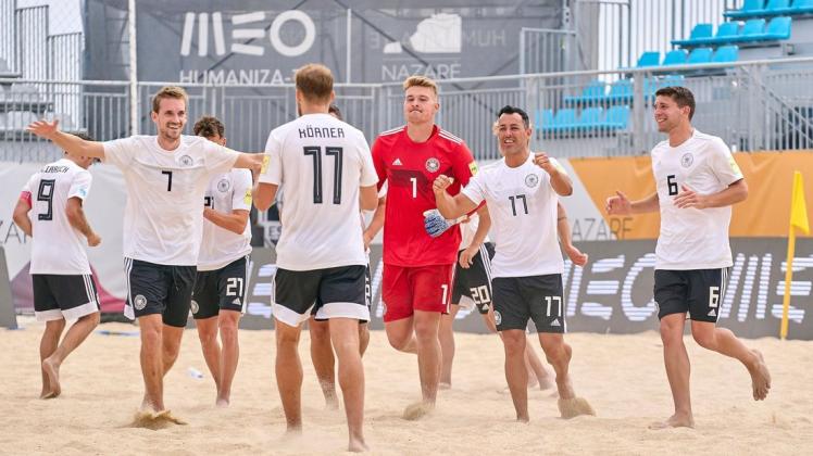 Sven Körner verwandelte den entscheidenden Neunmeter zum Sieger über Italien, der Deutschland das Spiel um Platz 5 gegen die Schweiz bescherte. Die Freude über den Sieg wurde aber durch einen rassistischen Vorfall gegen Mitspieler Julin Muthulingam getrübt. Sven Körner verwandelte den entscheidenden Neunmeter zum Sieger über Italien, der Deutschland das Spiel um Platz 5 gegen die Schweiz bescherte. Die Freude über den Sieg wurde aber durch einen rassistischen Vorfall gegen Mitspieler Julin Muthulingam getrübt.