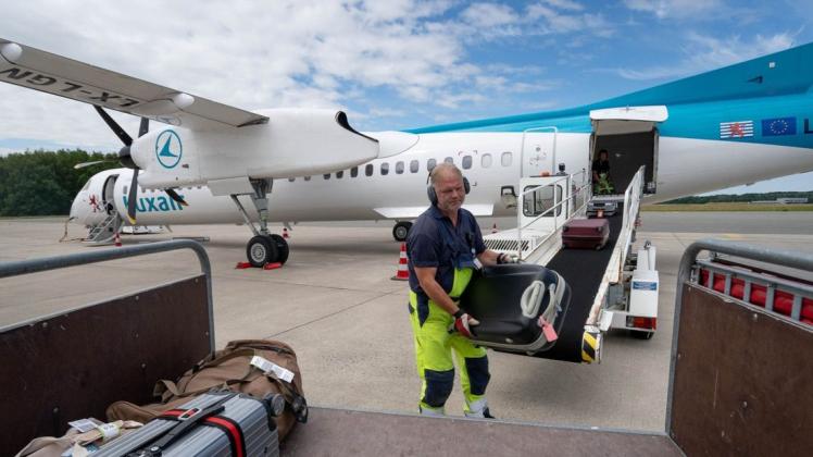 Gepäckabfertigung am Flughafen Rostock-Laage: Bis September geht es von hier aus mit der Luxair direkt nach Luxemburg.