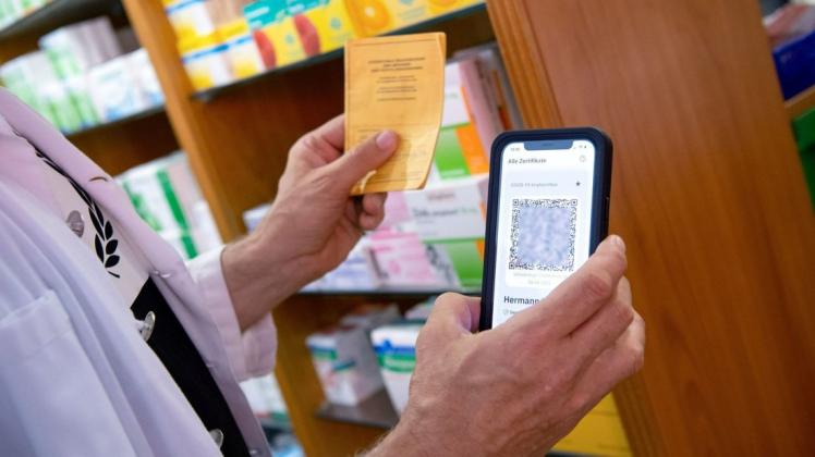 Digital statt analog: Mehr als 40 Apotheken in Rostock stellen ein digitales Impfzertifikat aus.