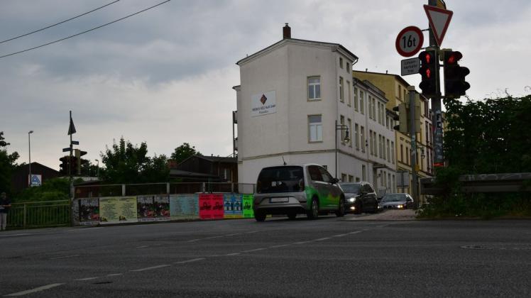 Letzte Tage mit freier Fahrt: Die Wallstraße wird gesperrt, damit die Brücke abgerissen und neugebaut werden kann. Letzte Tage mit freier Fahrt: Die Wallstraße wird gesperrt, damit die Brücke abgerissen und neugebaut werden kann.