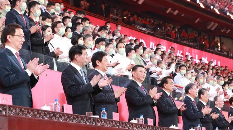 Berauscht von sich selbst: Führungsriege und Mitglieder der Kommunistischen Partei Chinas anlässlich der Feierlichkeiten zum 100. Geburtstag der Partei.