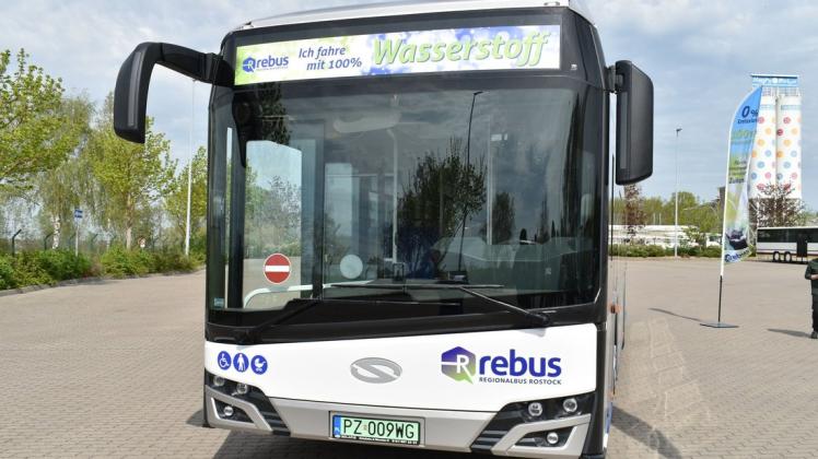 Der Wasserstoffbus auf dem Rebus-Gelände kurz vor seiner ersten Testfahrt.