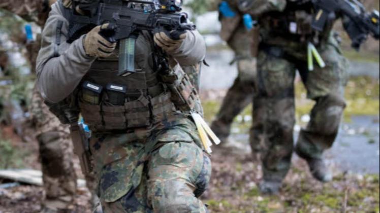 Bundeswehrsoldaten der Eliteeinheit Kommando Spezialkräfte (KSK) bei einer Einsatzübung.