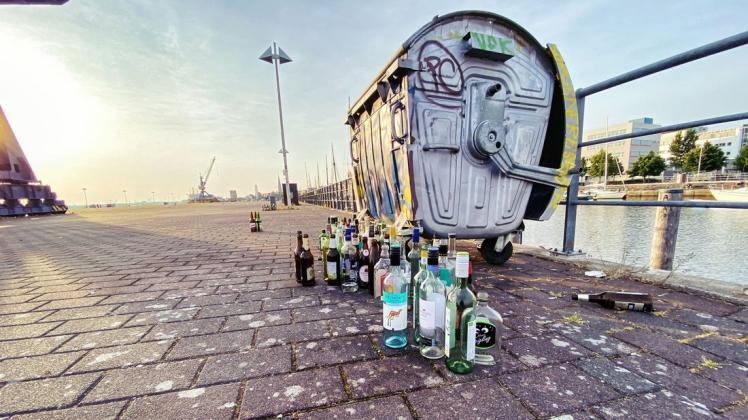 Weil häufig Alkohol im Spiel ist, kommt es am Rostocker Stadthafen immer wieder zu Ärger und Polizeieinsätzen.
