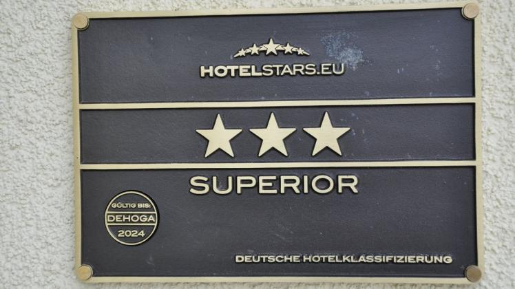 Für jeden sichtbar: Drei Sterne Superior wurden nun dem Hotel Stadt Magdeburg verliehen.