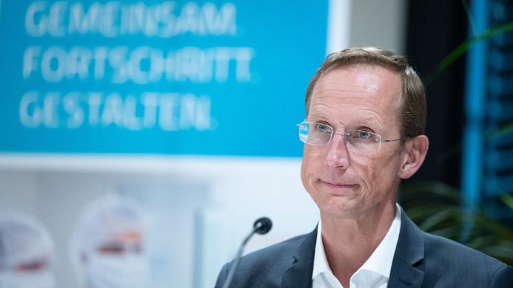 Der Vorstandsvorsitzender von Curevac, Franz-Werner Haas, hofft auf eine Zulassung des Impfstoffes seiner Firma.