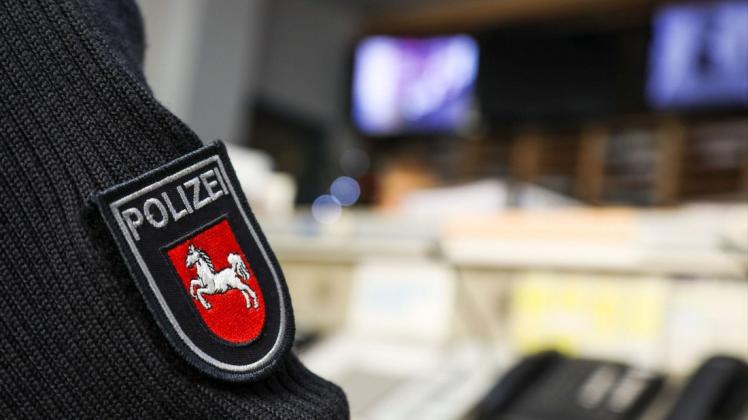 Ein Mann aus Osnabrück soll am Freitagmorgen auf der Polizeiwache am Kollegienwall ein Messer gezückt haben. (Symbolbild)