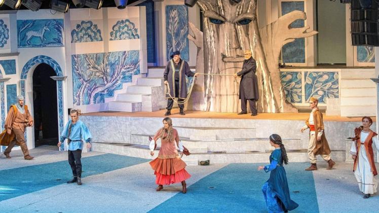 Die Vorpommersche Landesbühne feiert in diesem Sommer 25 Jahre Vineta-Festspiele. Die Vorpommersche Landesbühne feiert in diesem Sommer 25 Jahre Vineta-Festspiele.