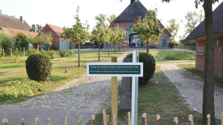 Der Hof Konau 11 öffnet sich wieder für Touristen: Am 12. Juli zieht die Tourist-Info der Gemeinde Amt Neuhaus in das Objekt am Elbdeich ein.