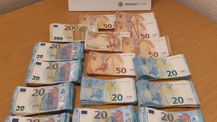 Die Bundespolizei stellte 200-, 50- und 20-Euro-Scheine sicher.