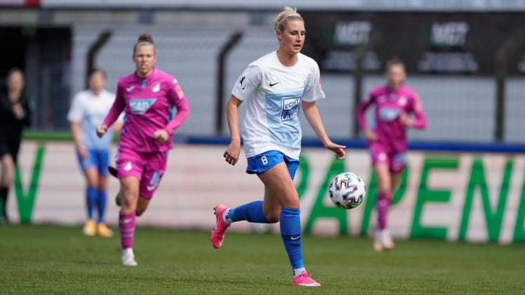 Zum Saisonstart erwarten die SV-Meppen-Frauen um Lisa Marie Weiss (am Ball)  Aufsteiger SV Elversberg.