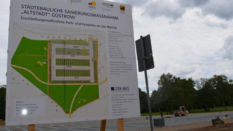 Der Ausbau des Park- und Festplatzes an der Bleiche in der Güstrower Altstadt liegt im Bauzeitenplan, informiert die Stadtverwaltung. Die Anzahl der Stellplätze wird von 100 auf 150 erhöht.