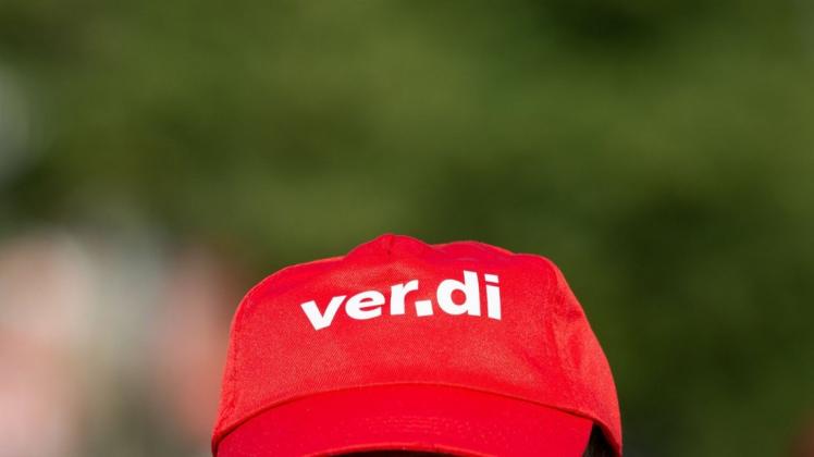 Verdi war mit Forderungen nach einer Erhöhung der Löhne und Gehälter um 145 Euro, mindestens aber um sechs Prozent in die Verhandlungen gegangen.