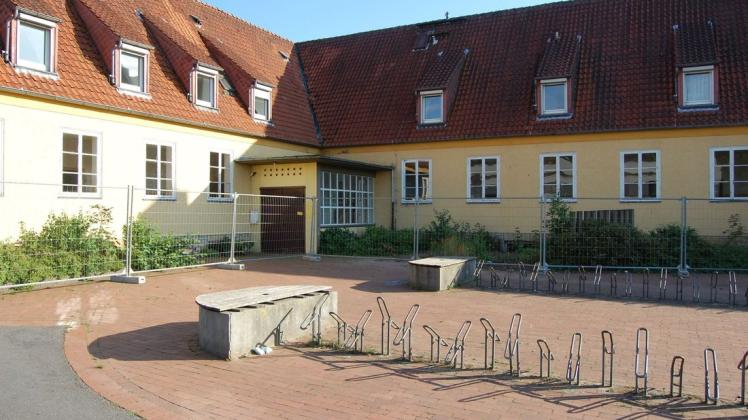 Der sogenannte Z-Bau der Belmer Johannes-Vincke-Schule wird momentan entkernt und soll in den Sommerferien abgerissen werden.