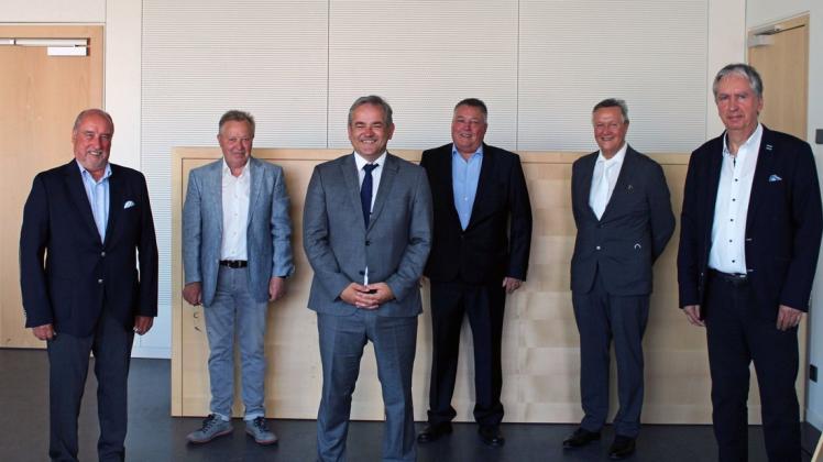 Manfred Kock, Werner Ütrecht, Dr. Thomas Veen, Lothar Tyborczyk, Gerhard Weil, Wilhelm Kuipers (von links) bei der feierlichen Verabschiedung