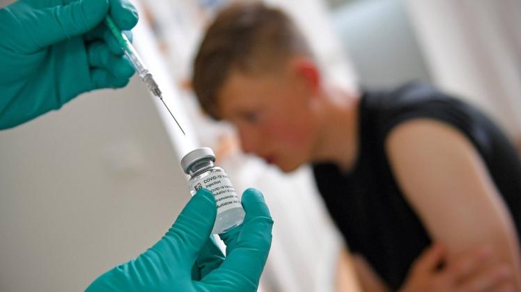 Sollten Kinder zwischen 12 und 17 Jahren in Deutschland grundsätzlich gegen Corona geimpft werden? Bei dieser Frage sind sich die Kinderärzte uneinig.