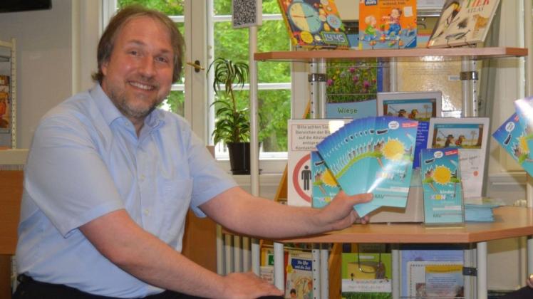 Lädt alle Ferienkinder zu den Angeboten im Kinder-Kunst-Kompass in Güstrow ein: Tilmann Wesolowski von der Güstrower Bibliothek.