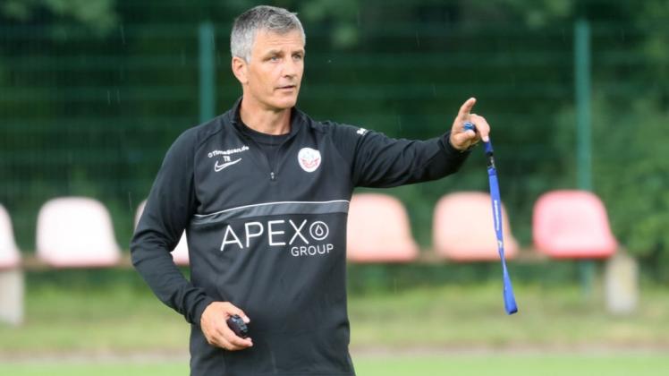 Trainer Jens Härtel tritt mit dem FC hansa am Sonnabend beim VfL Wolfsburg an. Trainer Jens Härtel tritt mit dem FC hansa am Sonnabend beim VfL Wolfsburg an.