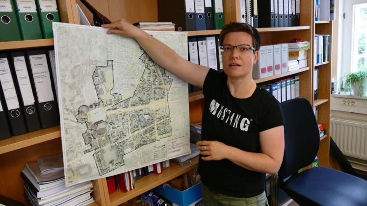 „Wir stehen richtig gut da“, schätzt Ulrike Ehrecke vom Fachbereich Stadtentwicklung und Tiefbau ein. Ludwigslust sei in den letzten drei Jahrzehnten praktisch auf links gekrempelt worden. „Wir stehen richtig gut da“, schätzt Ulrike Ehrecke vom Fachbereich Stadtentwicklung und Tiefbau ein. Ludwigslust sei in den letzten drei Jahrzehnten praktisch auf links gekrempelt worden.