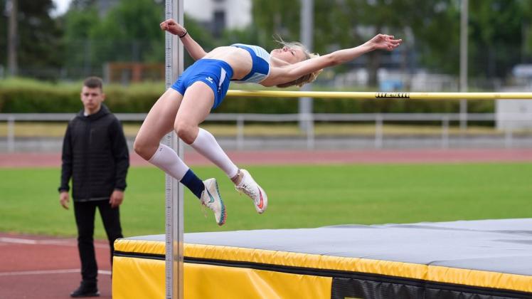 Maria Schnemilich vom 1. LAV Rostock überzeugte bei den Weltjugendspielen in Göteborg mit 1,67 Meter im Hochsprung und holt sich mit neuer persönlicher Bestleistung die Goldmedaille.