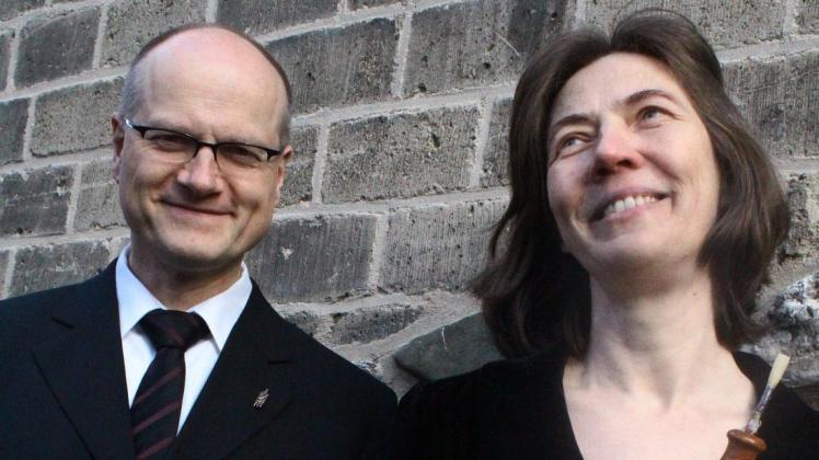 Karla Schröter, Barockoboe, und der Organist Willi Kronenberg musizieren am Sonntag in Bützow.