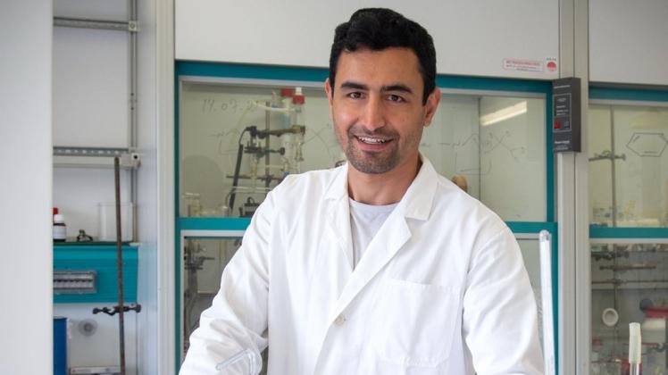 Der 33-jährige Syrier Loai Al Sheakh kam vor fünf Jahren nach Deutschland und ist jetzt Doktorand in der Physikalischen Chemie der Universität Rostock
