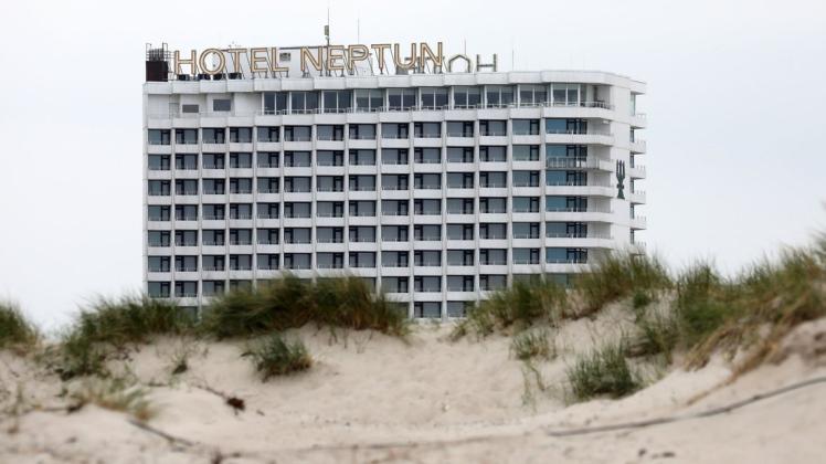 Das Hotel Neptun steht im Fokus der Dokumentation „Das Hotel der Spione“ von Friedrike Pohlmann, die am 21. Juli in der Warnemünder Kirche gezeigt wird.