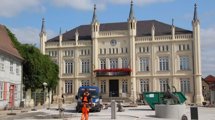 Während der Platz vor dem Rathaus neu gestaltet wird, ist die Neugestaltung im Rathaus längst abgeschlossen.