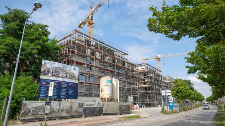 Im Rosengarten in Rostock entstehen derzeit entlang der August-Bebel-Straße 154 neue Wohnungen.