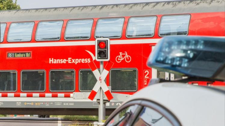 Der Regionalexpress Richtung Hamburg stand am Montagmorgen nach einem Personenunfall still.