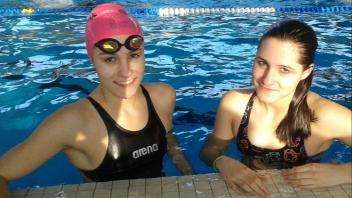 Seit die beiden Zwillinge Laura (links) und Lisa vier Jahre alt sind, lieben sie das Schwimmen. Mit dem Leistungssport haben sie aber vor kurzem aufgehört.