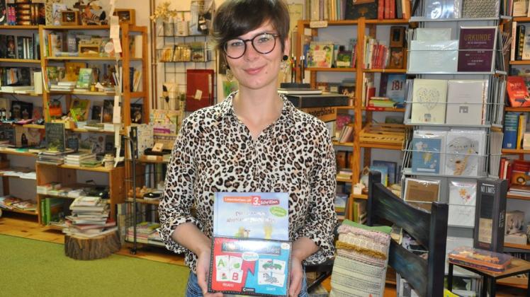 Buchhändlerin Tina Lohrenz empfiehlt Eltern, gemeinsam mit den Kindern zu lesen.