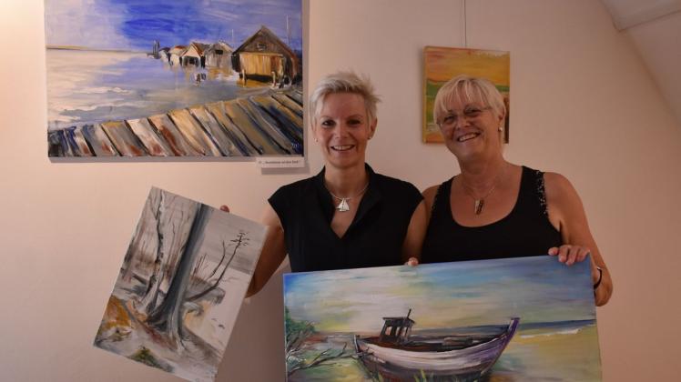 Beim Aufhängen der Bilder im Gadebuscher Museum wurde Cornelia Kreißig (l.) von ihrer Mutter Marianne Ebert unterstützt. Beim Aufhängen der Bilder im Gadebuscher Museum wurde Cornelia Kreißig (l.) von ihrer Mutter Marianne Ebert unterstützt.