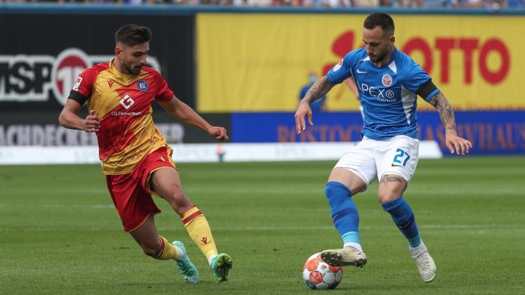 Calogero Rizzuto (rechts, hier gegen den Malik Batmaz) legte ein ordentlichen Debüt für den FC Hansa in der 2. Bundesliga hin. Calogero Rizzuto (rechts, hier gegen den Malik Batmaz) legte ein ordentlichen Debüt für den FC Hansa in der 2. Bundesliga hin.