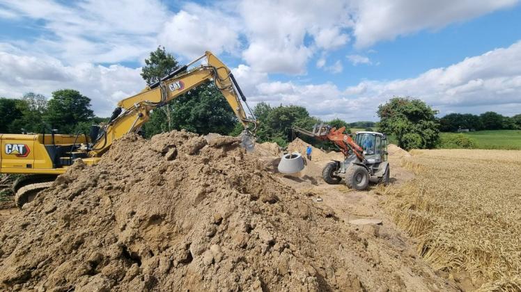 Derzeit werden die Versorgungsleitungen für das neue Wohngebiet an der Schönberger Straße in Carlow verlegt. Derzeit werden die Versorgungsleitungen für das neue Wohngebiet an der Schönberger Straße in Carlow verlegt.