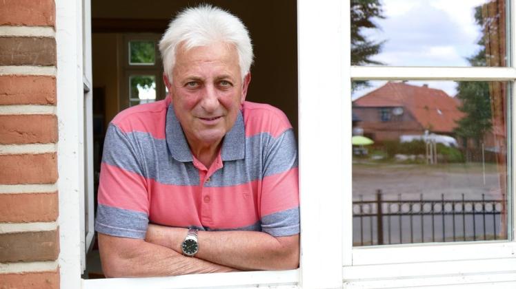 Er hat als Bürgermeister seit 27 Jahren den Durchblick in Warlow.  Rainer Zimmermann initiierte kürzlich eine Spendenaktion im Ort für die Flutopfer.