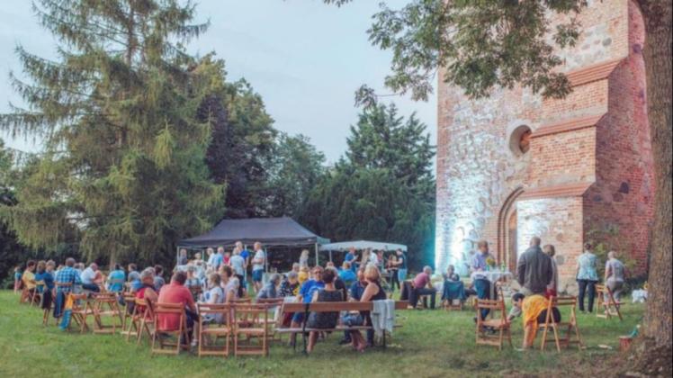 Die Feldsteinkirche in Recknitz: Hier finden nicht nur Gottesdienste statt, sondern auch Kulturveranstaltungen. Die Feldsteinkirche in Recknitz: Hier finden nicht nur Gottesdienste statt, sondern auch Kulturveranstaltungen.