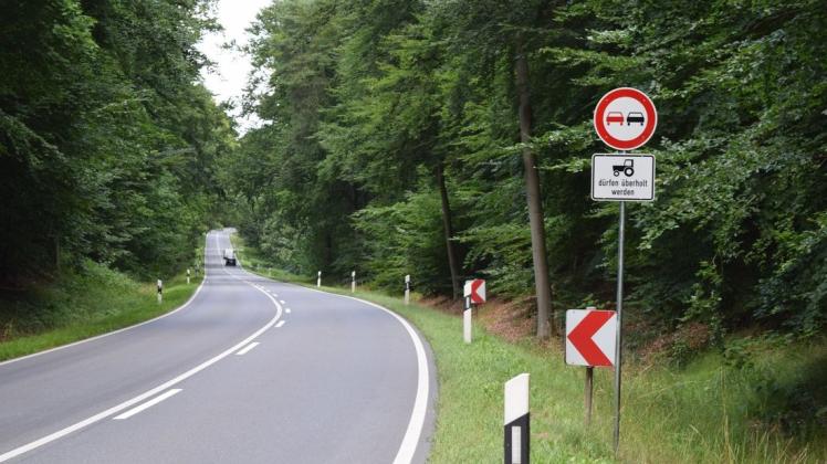 Gute Sichtmöglichkeit auf dem Abschnitt der B 192 zwischen Blankenberg und Warin: Auf 400 Metern dürfen langsam fahrende Fahrzeuge ab sofort wieder überholt werden.
