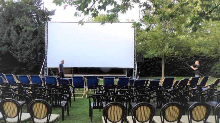 Endlich wieder Kino im Garten des Schleswig-Holstein-Hauses. Die Vorbereitungen laufen an.