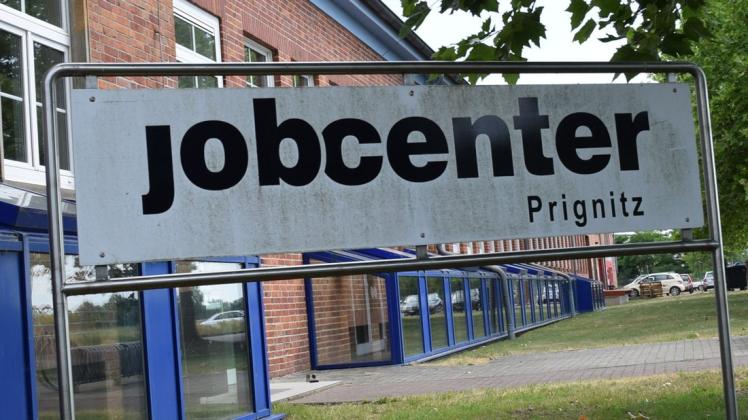 Die Kunden des Jobcenters können sich über eine finanzielle Unterstützung freuen. Die Kunden des Jobcenters können sich über eine finanzielle Unterstützung freuen.