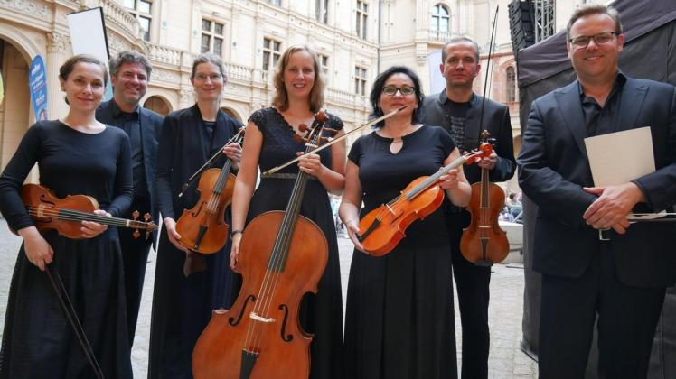 Das Orchester für Alte Musik Vorpommern bringt am Freitagabend Vivaldis „Die Vier Jahreszeiten“ in den Schlossinnenhof.