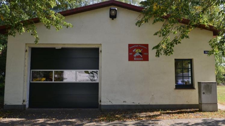Das alte Feuerwehrgerätehaus in Kreien soll abgerissen werden. Es ist technisch stark veraltet und zu klein für ein modernes Feuerwehrfahrzeug.