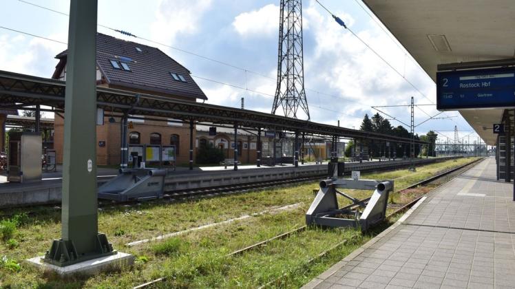 Schnell mit der S-Bahn von Warnemünde aus in die Stadt? Der Streik bei der Deutschen Bahn macht die Fahrt für Pendler etwas komplizierter.