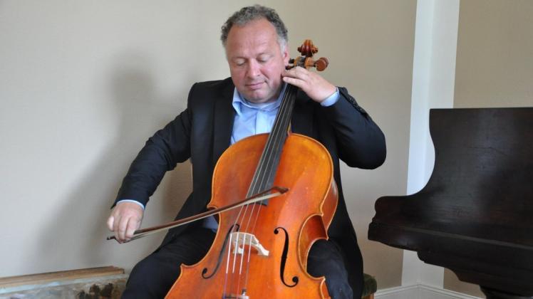 Bernhard Hecker ist leidenschaftlicher Musiker. Die Musik lässt er auch in seine Arbeit als Pastor einfließen.