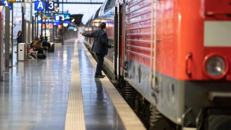 Im Fernverkehr hat die Deutsche Bahn bundesweit 75 Prozent ihrer Fernzüge gestrichen.