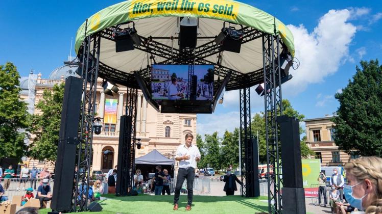 Robert  Habeck  beim Wahlkampfauftakt der Bündnis 90 / Grünen in Schwerin
