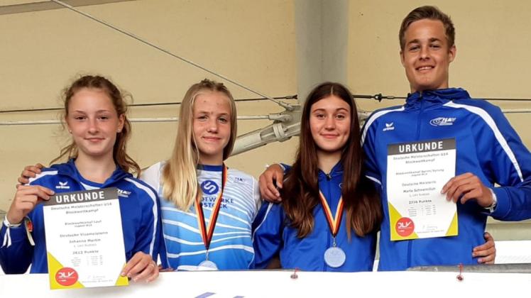 Seraphine Plaeßmann, Maria Schnemilich, Johanna Martin  und Ben Awolin (von links) vertraten den 1. LAV Rostock bei den Deutschen U16-Meisterschaften im Block-Mehrkampf erfolgreich.