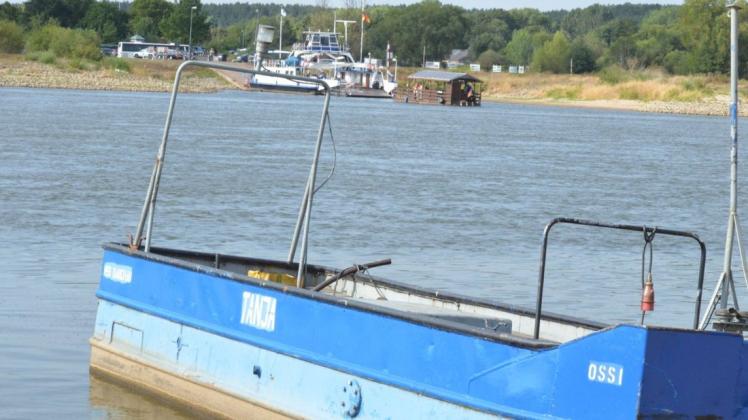 Die Fähre "Tanja" setzt ab Donnerstagmittag wieder über die Elbe. An ihr wurden Wartungsarbeiten vollzogen.